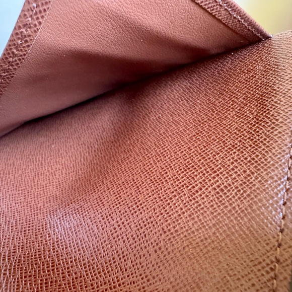 Louis Vuitton Monogram Passport Cover - Picture 10 of 14